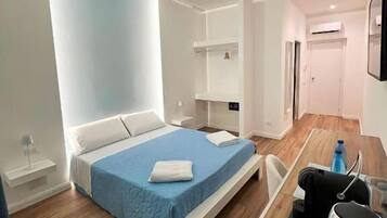 Deluxe Double Room, Sea View | In-room safe, iron/ironing board, free WiFi