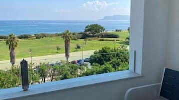 Habitación doble, balcón, vista al mar | Terraza o patio