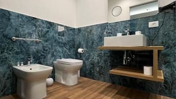 Doppelzimmer, Balkon, Meerblick | Badezimmer | Bidet