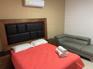 4 makuuhuonetta, silitysrauta/-lauta, internet, vuodevaatteet