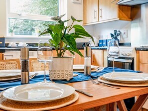 Refrigerador, microondas, horno y lavavajillas 