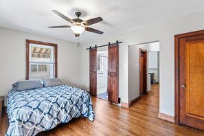 1 bedroom, free WiFi, bed sheets, wheelchair access - Charming bungalow South St Louis : Accessible features! (St. Louis)