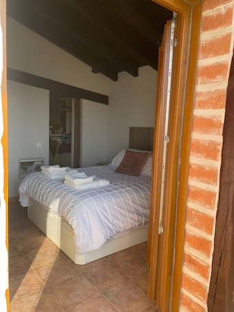 4 bedrooms, iron/ironing board, WiFi, bed sheets. Chalet 'Txatonea' with Mountain View, Private Terrace and Wi-Fi