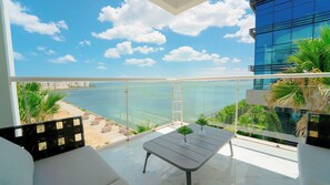 4 bedrooms - Infinity View Spacious 3 bd With Lake View (Tunis)