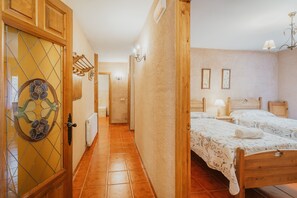 4 dormitorios, tabla de planchar con plancha, wifi y ropa de cama