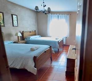 Iron/ironing board, WiFi, bed sheets, wheelchair access