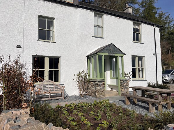 Exterior - Rowling House family sized house with hot tub (Keswick)