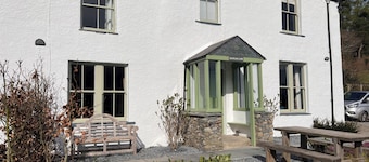 Rowling House family sized house with hot tub