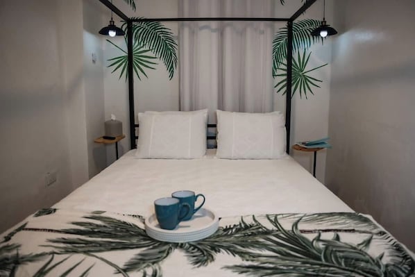 Iron/ironing board, WiFi, bed sheets