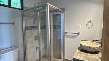 Handtücher, Seife, Shampoo, Toilettenpapier