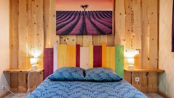 1 bedroom, bed sheets