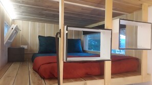 1 bedroom, bed sheets