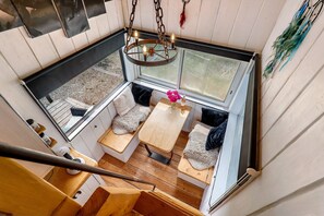 Interior - La Tiny House De Peggy – mountain view, private terrace, and jacuzzi (Sisteron)