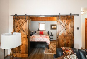 3 soverom, skrivebord, reiseseng for barn og wi-fi