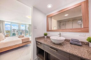 1 室のベッドルーム、デスク、アイロン / アイロン台、WiFi