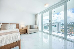 テレビ、書斎 / ワークスペース