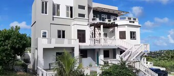 The Ridge (Modern and Luxurious)