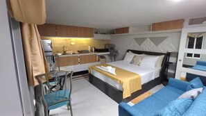 1 habitación, tabla de planchar con plancha, wifi y ropa de cama