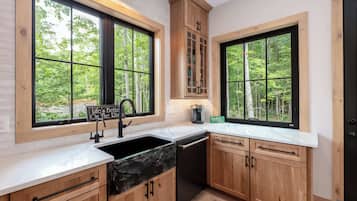 冰箱、微波炉、烤箱、炉灶