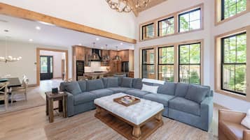 电视、壁炉、桌上足球、书