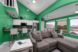 تلفزيون، كُتُب، ستيريو