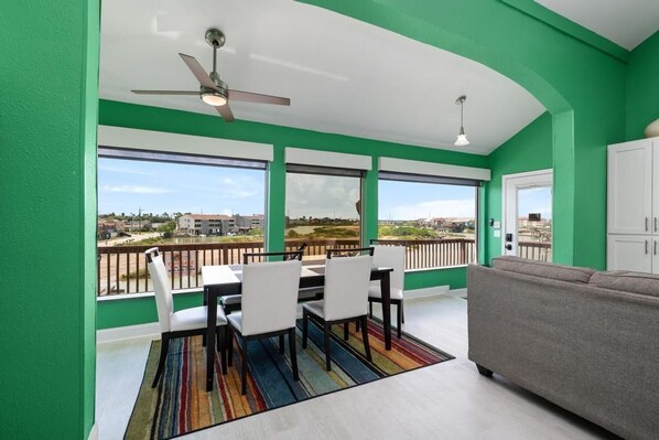 المنشأة من الداخل