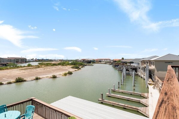 Property grounds - Cozy Waterfront 3 BR Condo Bayview, Pool, Fishing! (Port Isabel)
