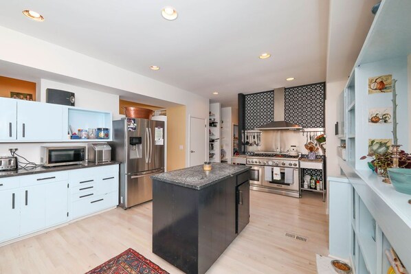 Fridge, microwave, oven, dishwasher