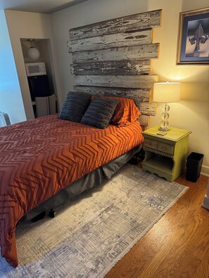 3 bedrooms, in-room safe, WiFi, bed sheets