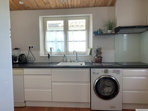 Réfrigérateur, micro-ondes, four, lave-vaisselle