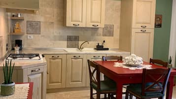 Refrigerador, horno, parrilla de estufa y lavavajillas