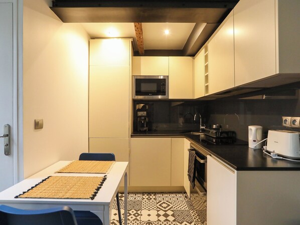 Fridge, microwave, oven, dishwasher