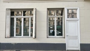 A building facade with two windows and a door. - Charming  studio in the 17th, ideal for 2 (Paris)