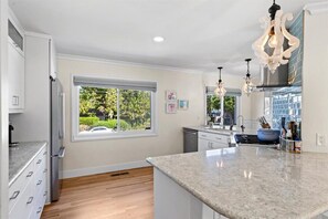 Private kitchen - Charming 3 BR Home in Safe, Family-Friendly Point Loma (San Diego)
