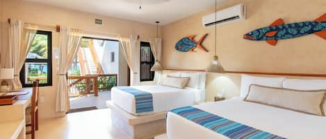 2 室のベッドルーム、デスク、アイロン / アイロン台、旅行用ベビーベッド