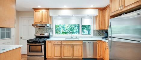 Microwave, oven, stovetop, coffee/tea maker