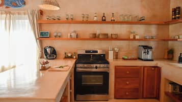 Fridge, microwave, oven, coffee/tea maker