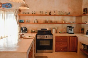 Frigorífic, microones, forn i cafetera i tetera