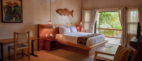 1 habitación, escritorio, tabla de planchar con plancha y cuna de viaje