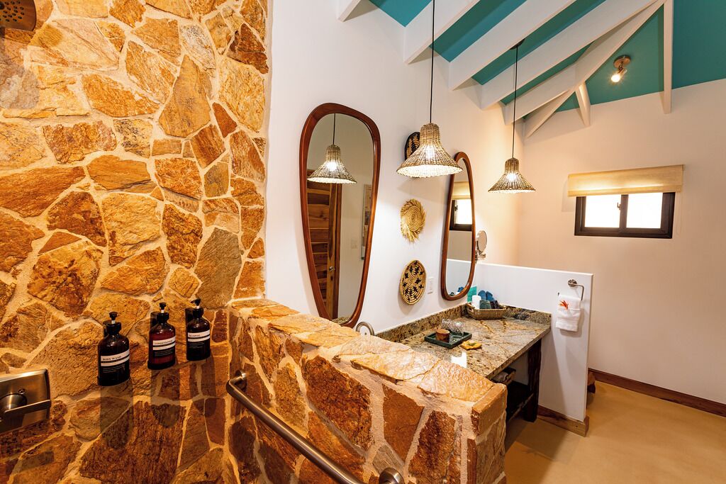 Een douche, een haardroger, handdoeken