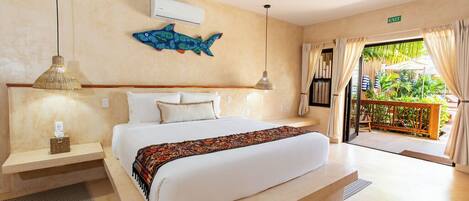 1 chambre, bureau, fer et planche à repasser, lit parapluie