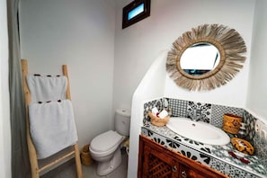 Standard Double Room | Bathroom | Shower, towels, soap, shampoo