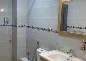 淋浴設備、提供毛巾、番梘、洗頭水