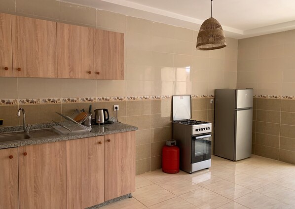 Deluxe Apartment, 2 Bedrooms | Private kitchen | Fridge, oven, stovetop, cookware/dishes/utensils