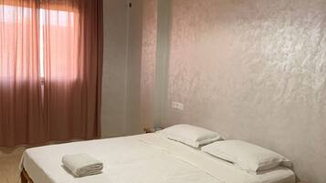 Meja, ruang kerja komputer riba, kalis bunyi, seterika/papan seterika