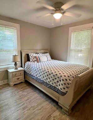 3 chambres, fer et planche à repasser, Wi-Fi, literie fournie