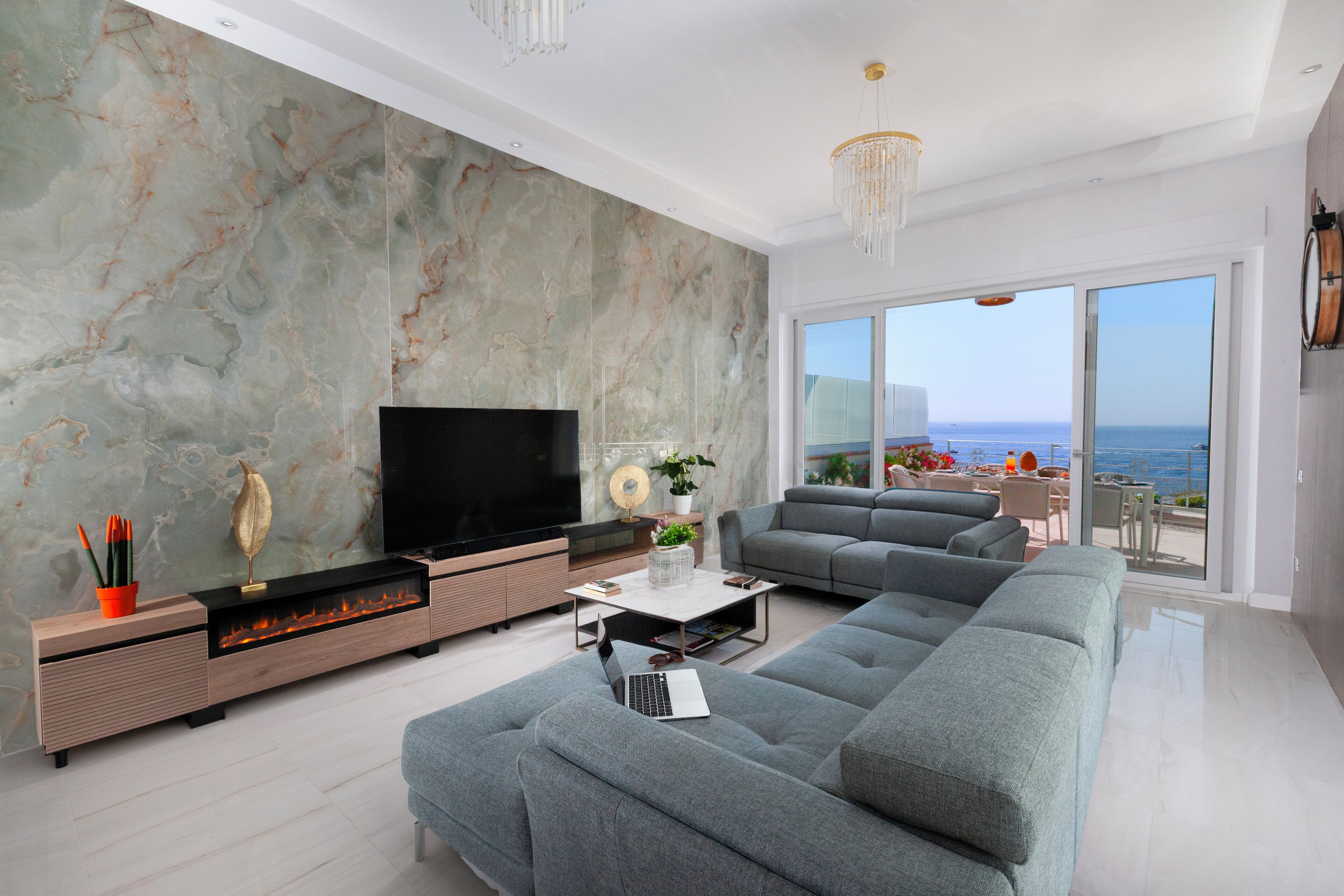 Smart-TV og stereoanlegg