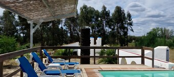 Country House 'Herdade Do Corval' with Mountain View, Wi-Fi and Air Conditioning