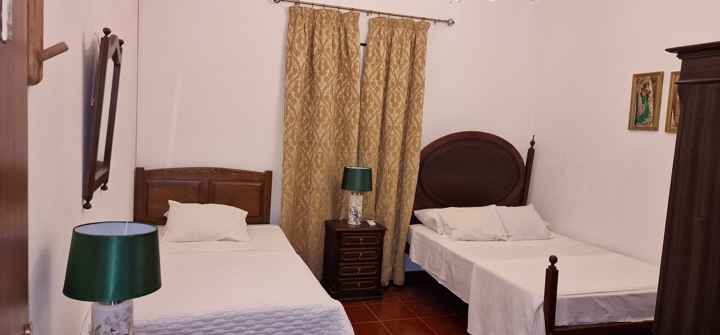 3 soverom, strykejern/-brett, wi-fi og sengetøy