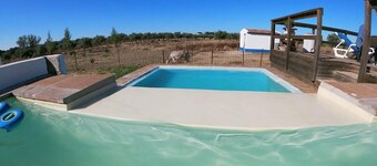 Country House 'Herdade Do Corval' with Mountain View, Wi-Fi and Air Conditioning